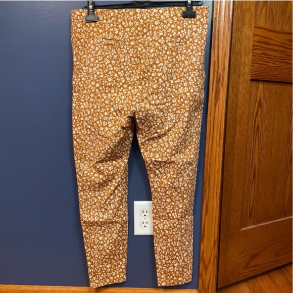 Lou & Grey Leggings - Picture 2 of 3